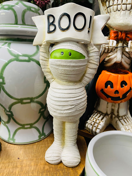 Mummy with Boo Sign