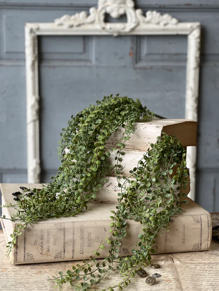 Boutonniere Vine Cascade (2 Sizes)